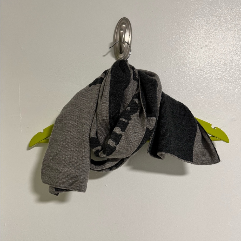 Timberland Reversible Dark Gray and Gray Logo Scarf - Picture 3 of 12